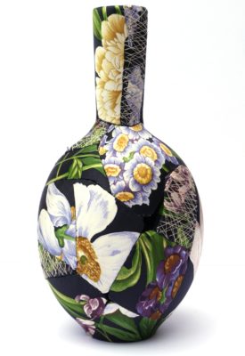 zoehillyard-ceramic-patchwork_black-bulb-vase-2013_silk-ceramic-thread_23cmx11cm